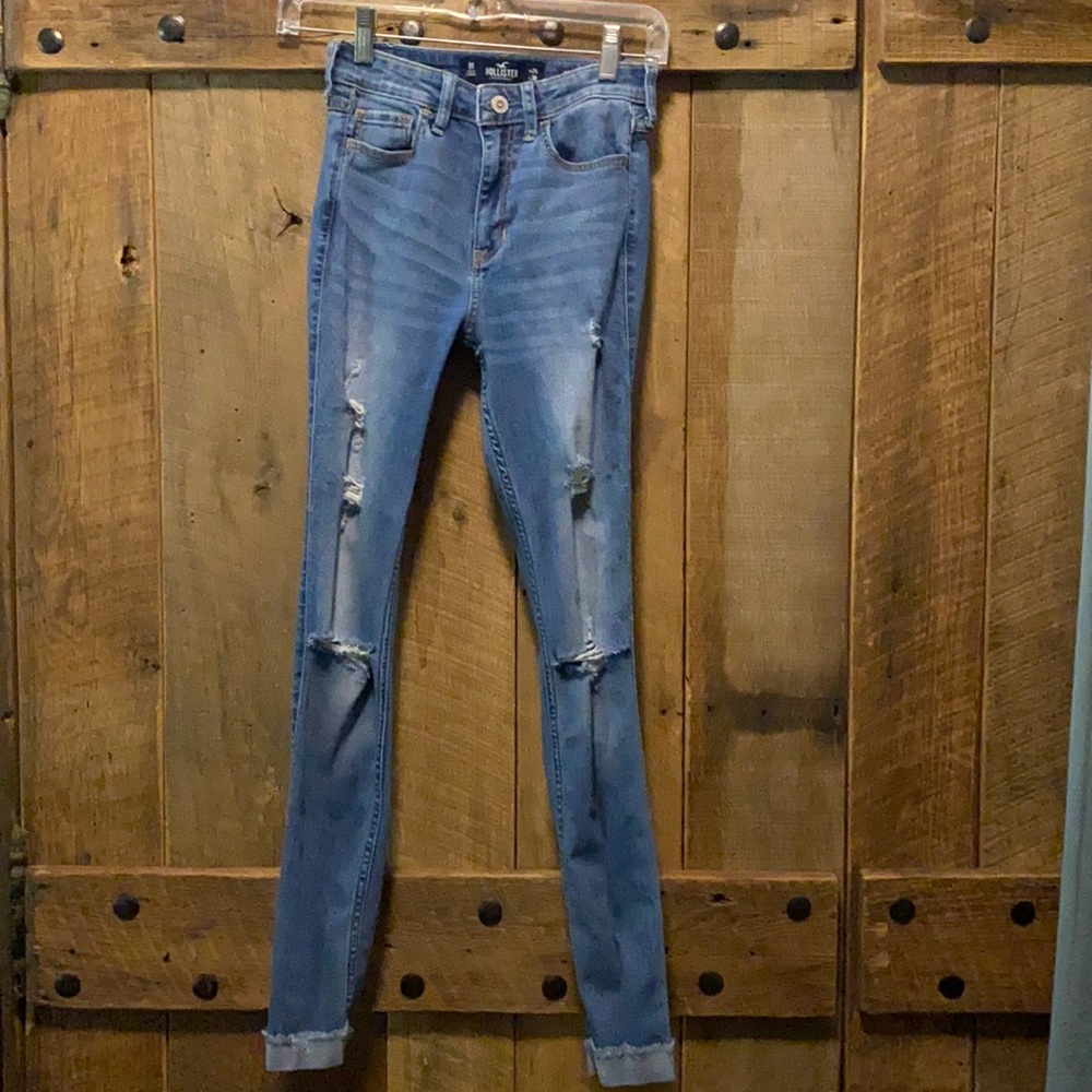 Excellent condition. Hollister jeans